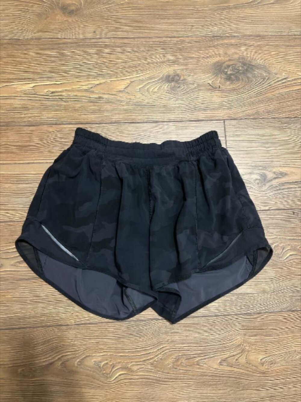 Lululemon camo hotty hot size 6